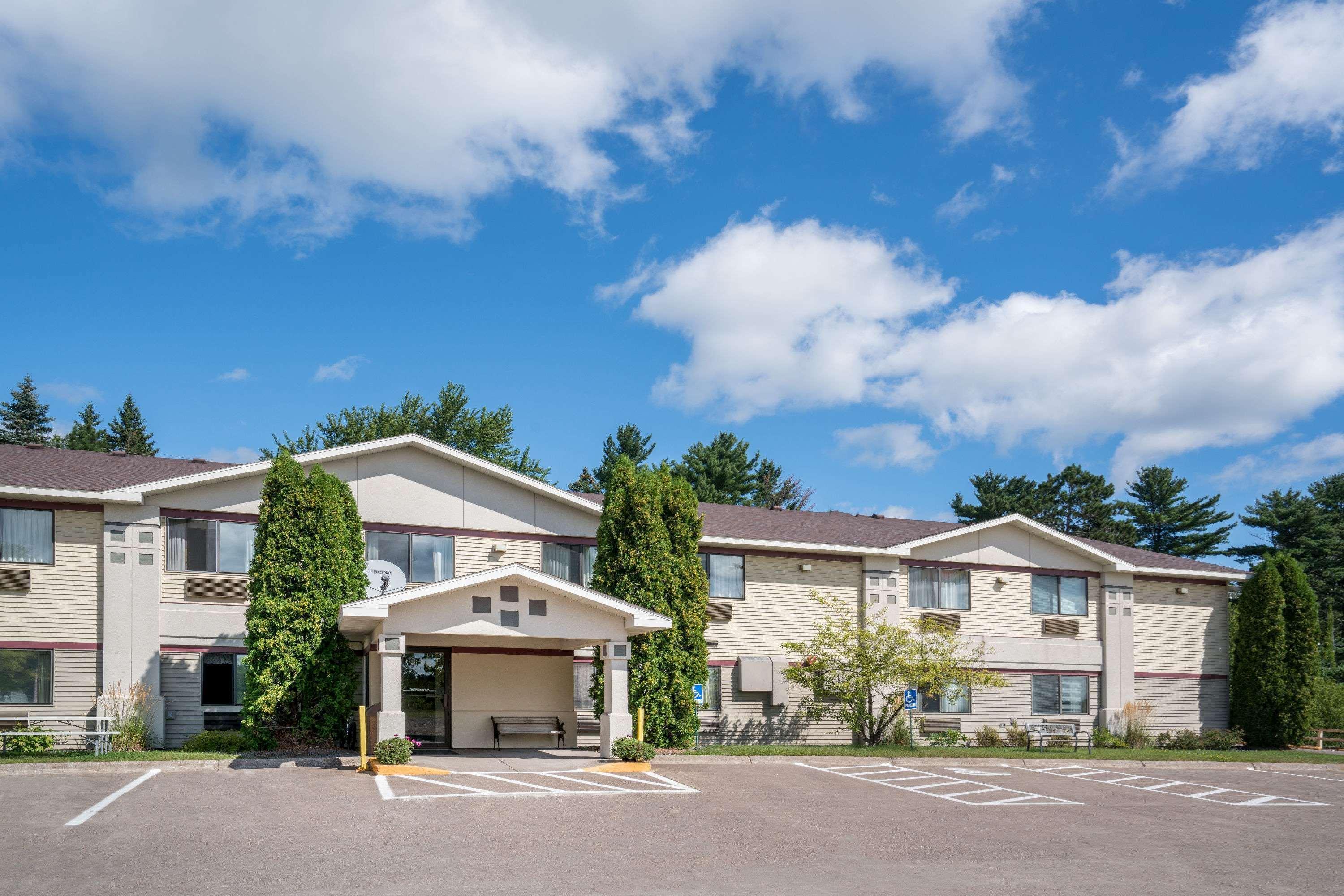 Hotel Super 8 By Wyndham Cloquet Extérieur photo